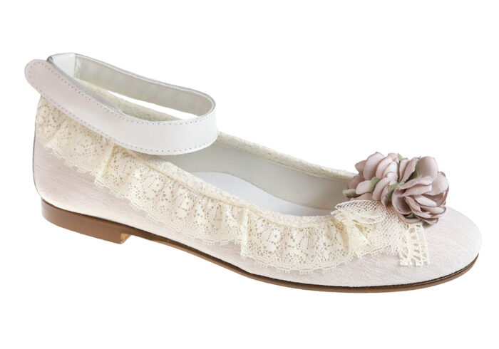 ZAPATO DE NIÑA COMUNIÓN DE LINO BEIG CON CORREA