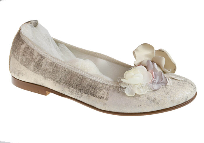 ZAPATO DE NIÑA COMUNIÓN BEIG FLOR