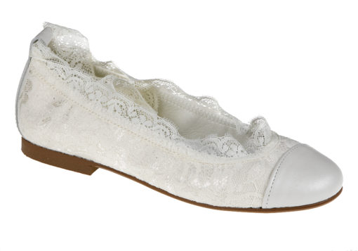 ZAPATO DE NIÑA COMUNIÓN CON ENCAJE CRUDO