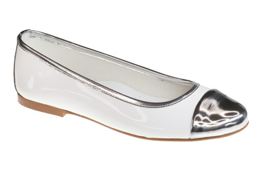 ZAPATO TIPO BAILARINA CHAROL BLANCO