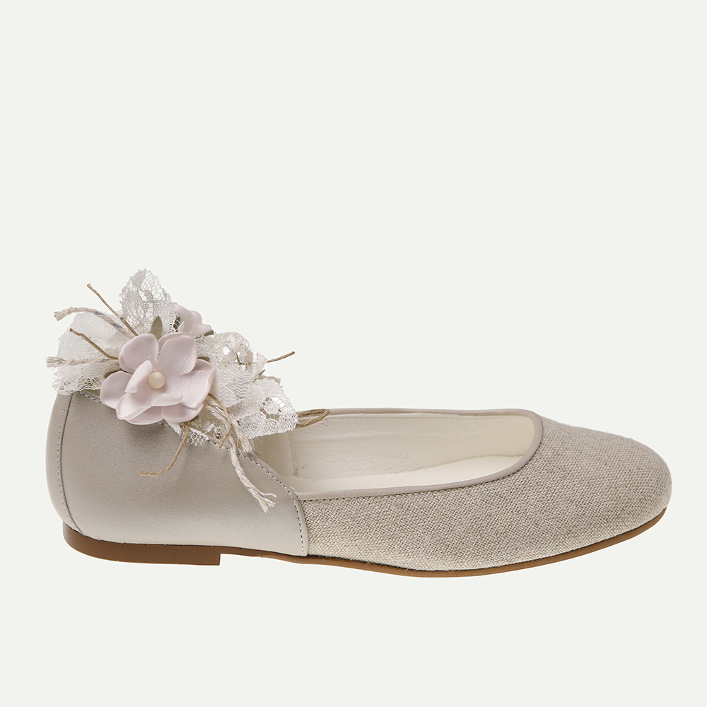 ZAPATO COMUNIÓN NIÑA CON TUL Y FLORES