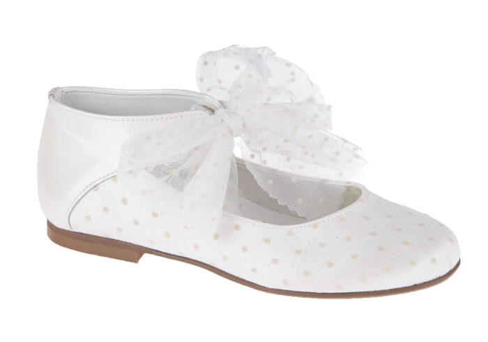 ZAPATO DE NIÑA COMUNIÓN CHAROL Y PLUMETI TOPOS