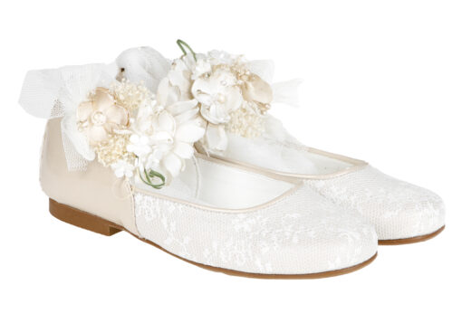 ZAPATO DE NIÑA COMUNIÓN TALÓN ALTO CON TUL Y FLORES AL TOBILLO CRUDO