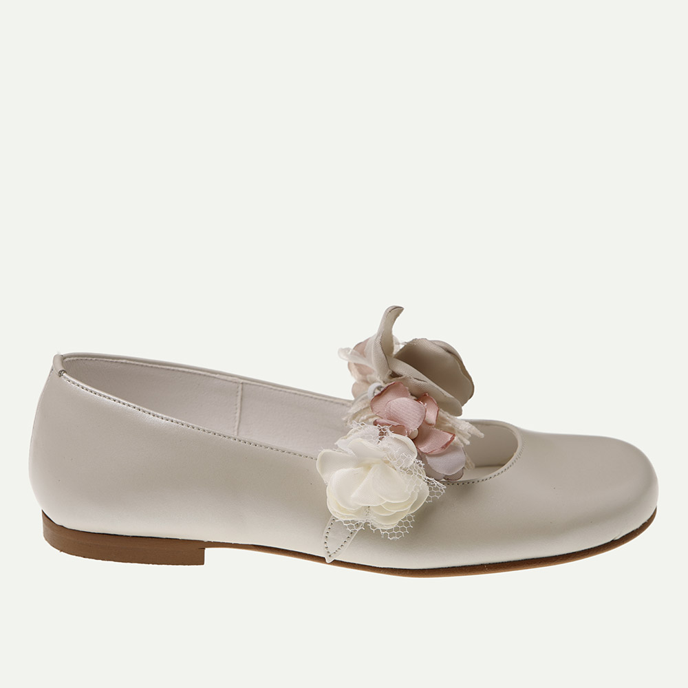 ZAPATO COMUNIÓN NIÑA BLANCO ROTO NACARADO