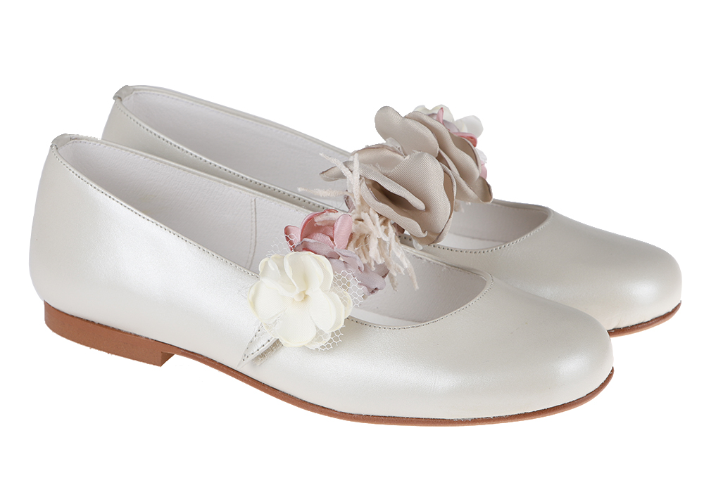 ZAPATO DE NI A COMUNI N BLANCO ROTO NACARADO